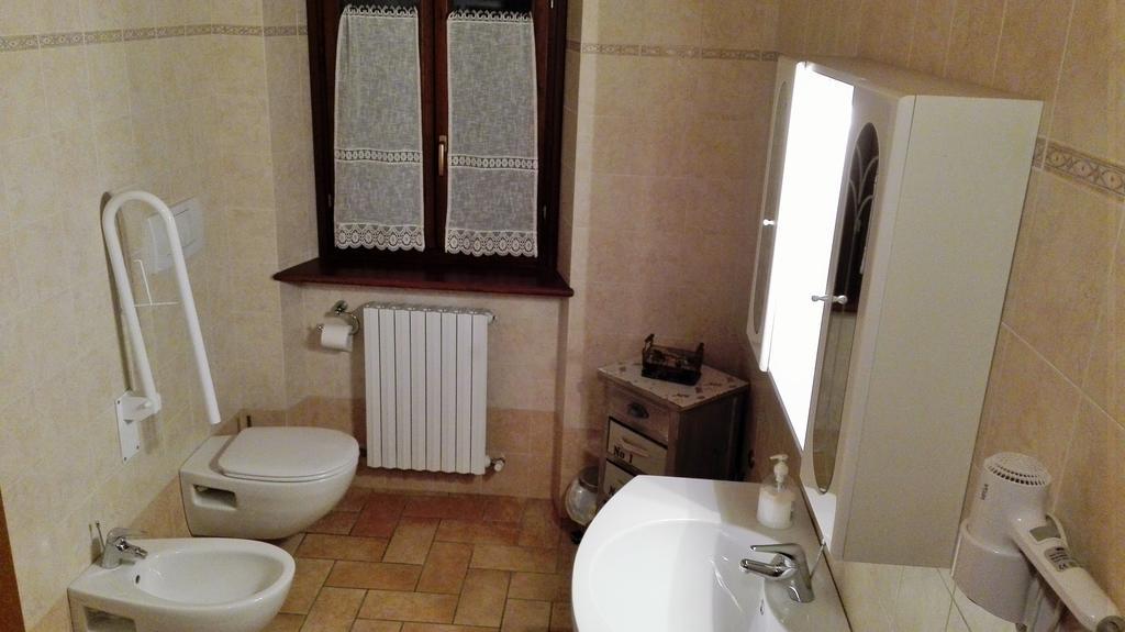 Polverigi Agriturismo La Quieteゲストハウス エクステリア 写真