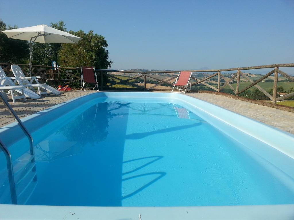 Polverigi Agriturismo La Quieteゲストハウス エクステリア 写真