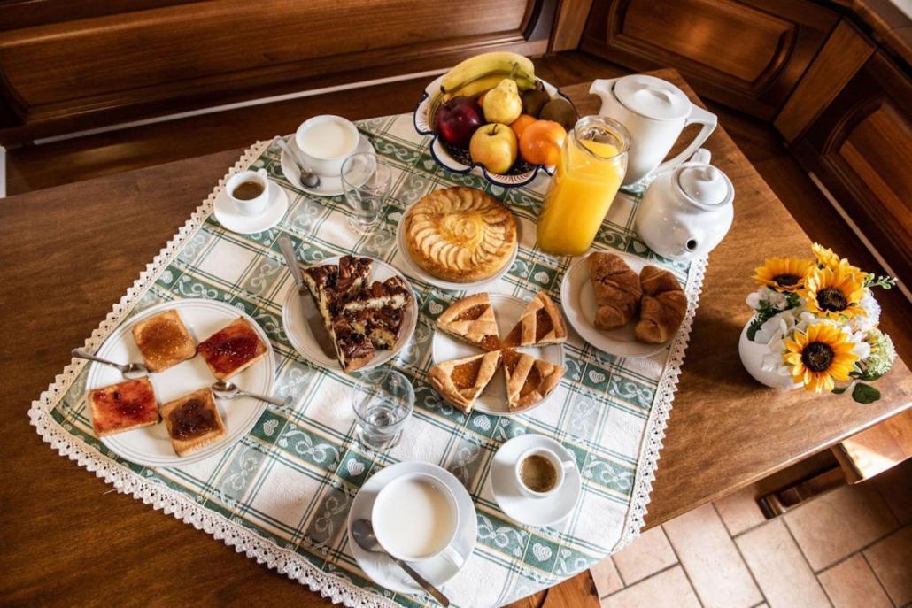 Polverigi Agriturismo La Quieteゲストハウス エクステリア 写真